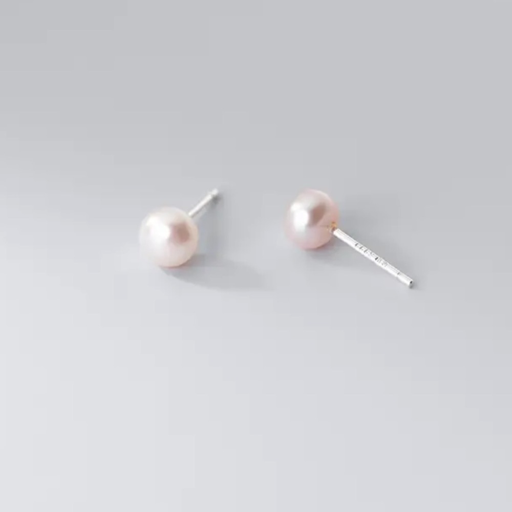 Pearl Stud Earrings NEW